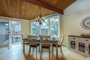 Dining - Dog-Friendly Midtown Bend Home w/ Fenced Yard (Bend)