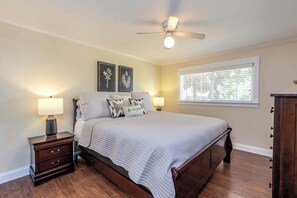 3 bedrooms, iron/ironing board, WiFi, bed sheets - Dog-Friendly Midtown Bend Home w/ Fenced Yard (Bend)