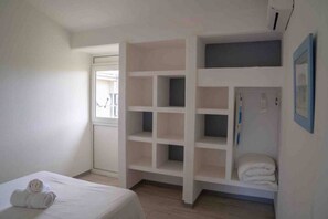2 bedrooms, iron/ironing board, travel cot, free WiFi