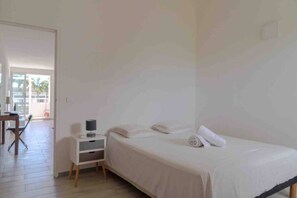 2 bedrooms, iron/ironing board, travel crib, free WiFi - Blue Lagoon, beach access (LE GOSIER)