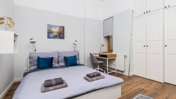 Deluxe Apartment | 1 bedroom, premium bedding, iron/ironing board, cots/infant beds