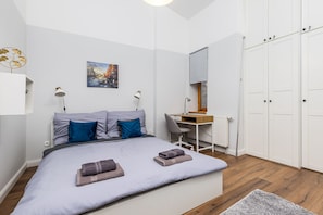 1 bedroom, premium bedding, iron/ironing board, cots/infant beds