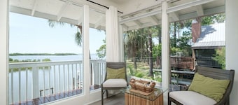 Waterfront Cottages with Sunsets, Kayaks Included!