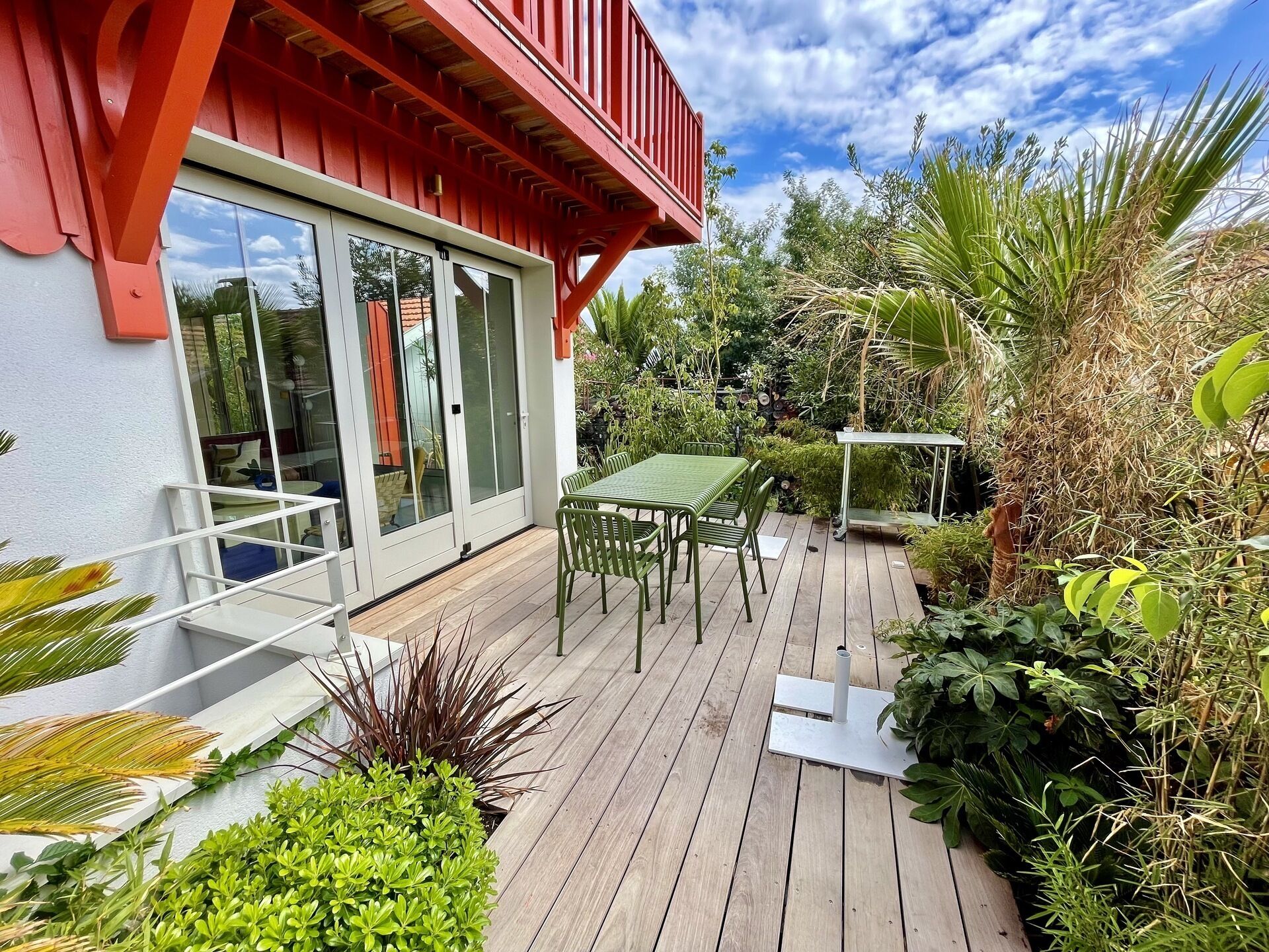New retro style bay view home walk to everything