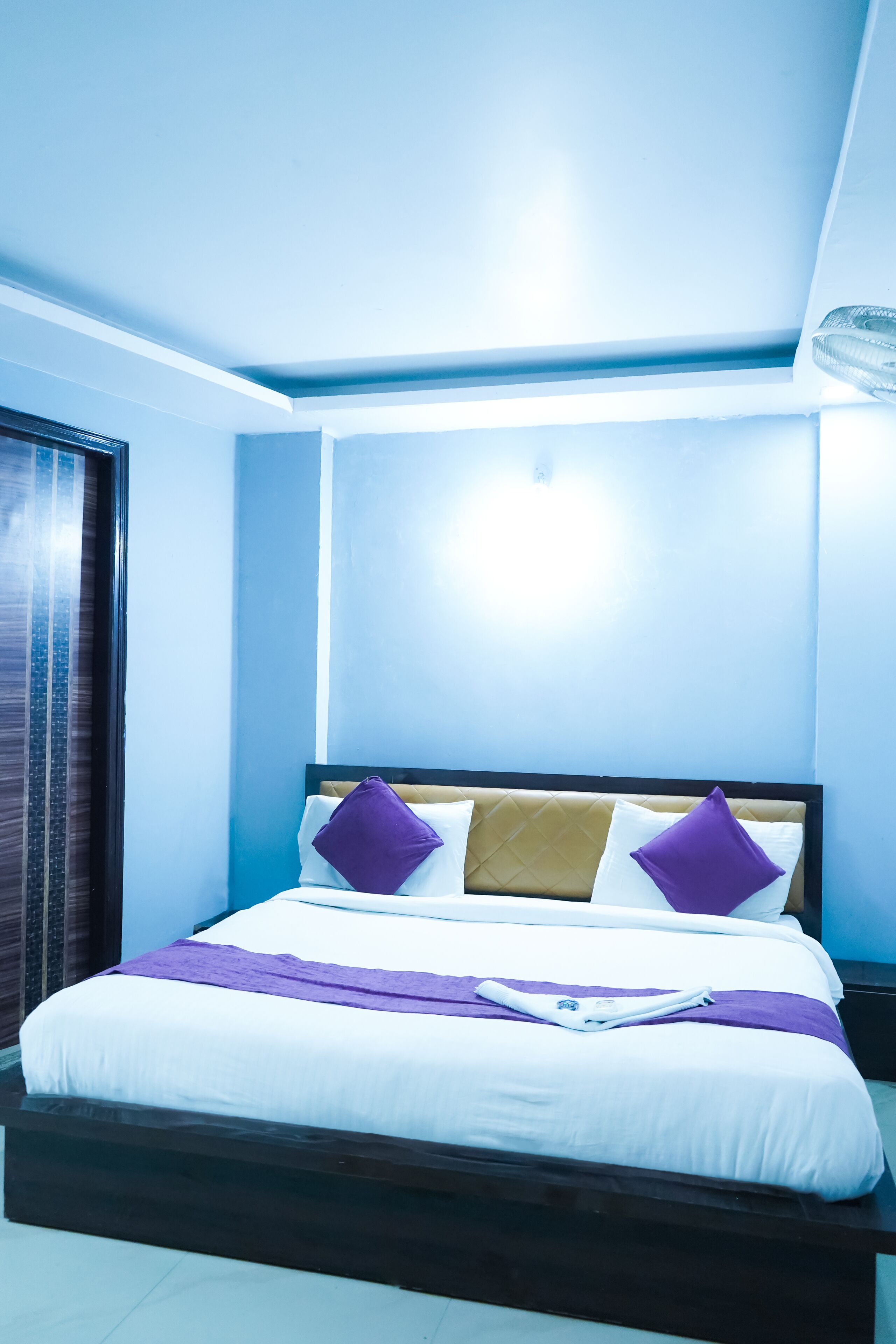 Roomshala 039 Hotel Rk