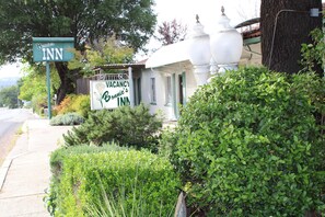 Exterior detail - The Bonnie Inn Unit 1 (San Andreas)