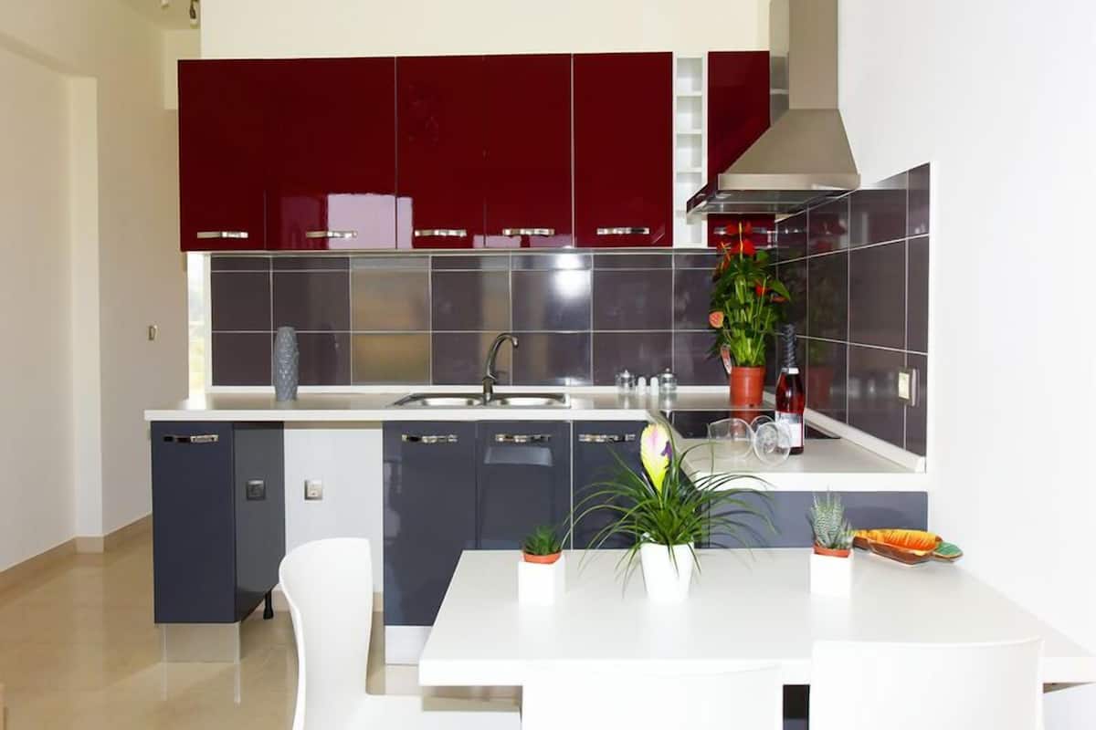 Family Apartment | 2 bedrooms, desk, blackout curtains, soundproofing