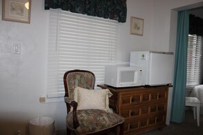 Living area - The Bonnie Inn Unit 2 (San Andreas)