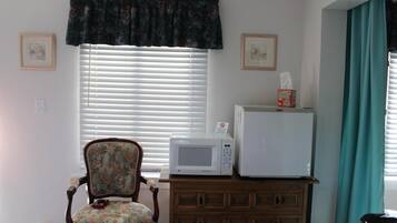 1 bedroom, individually decorated, individually furnished, WiFi