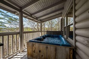 Outdoor spa tub - Secluded Gatlinburg cabin, great for a couples getaway or small family . Awesome Views  Hot Tub (Gatlinburg)