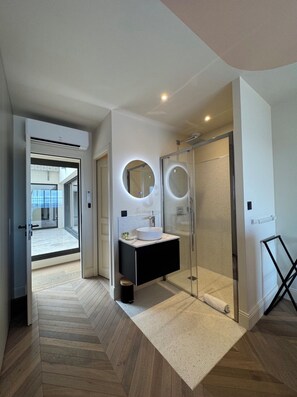 Shower, hair dryer, towels, soap