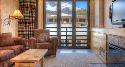 Summit View- Big Sky Shoshone Ski in/Out, Pool and Hot Tub