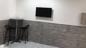 Free WiFi, bed sheets - Hotel Caliente (São Paulo)