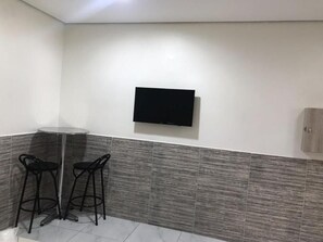 Free WiFi, bed sheets - Hotel Caliente (São Paulo)