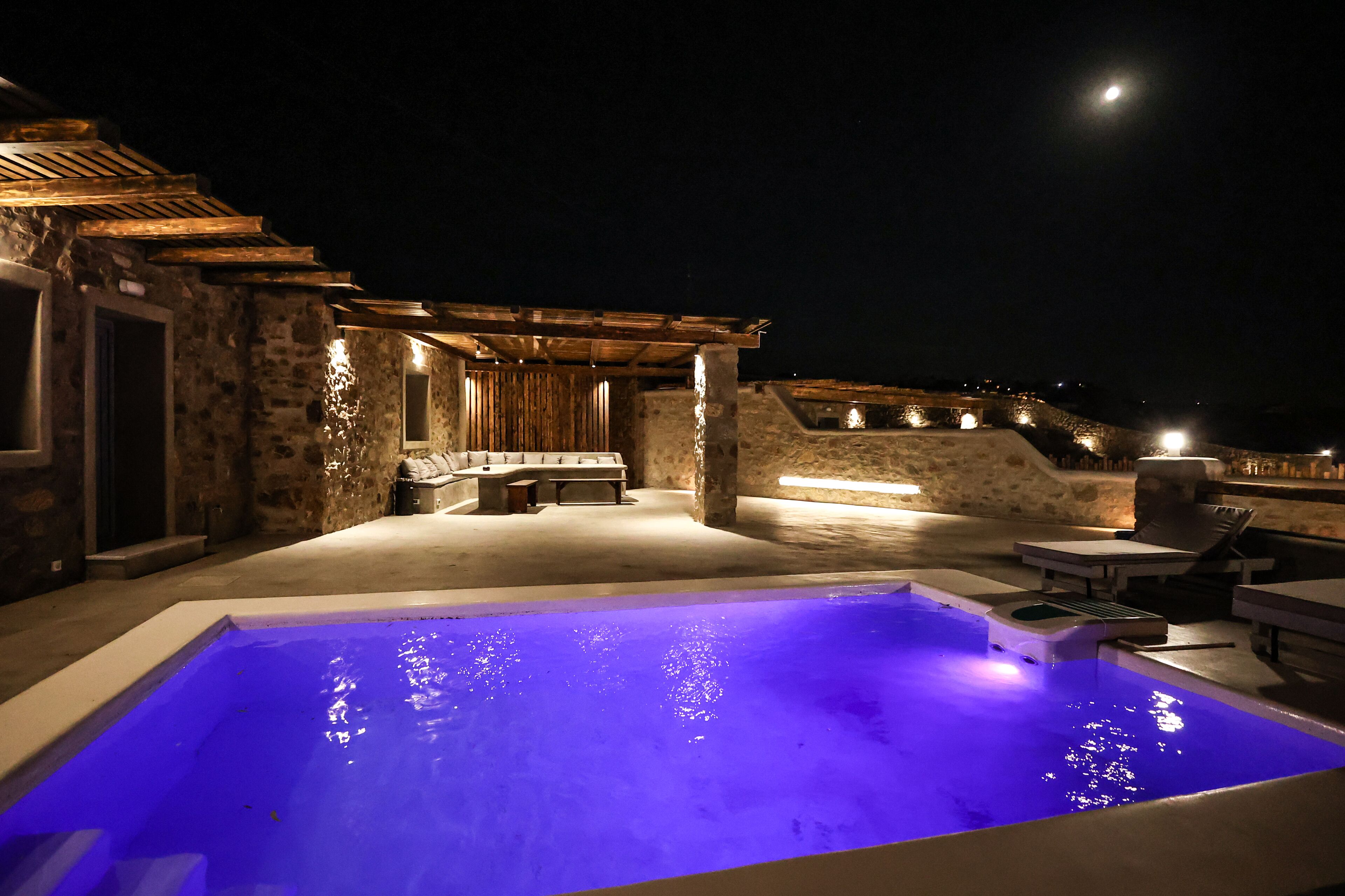 حمّام سباحة خارجي