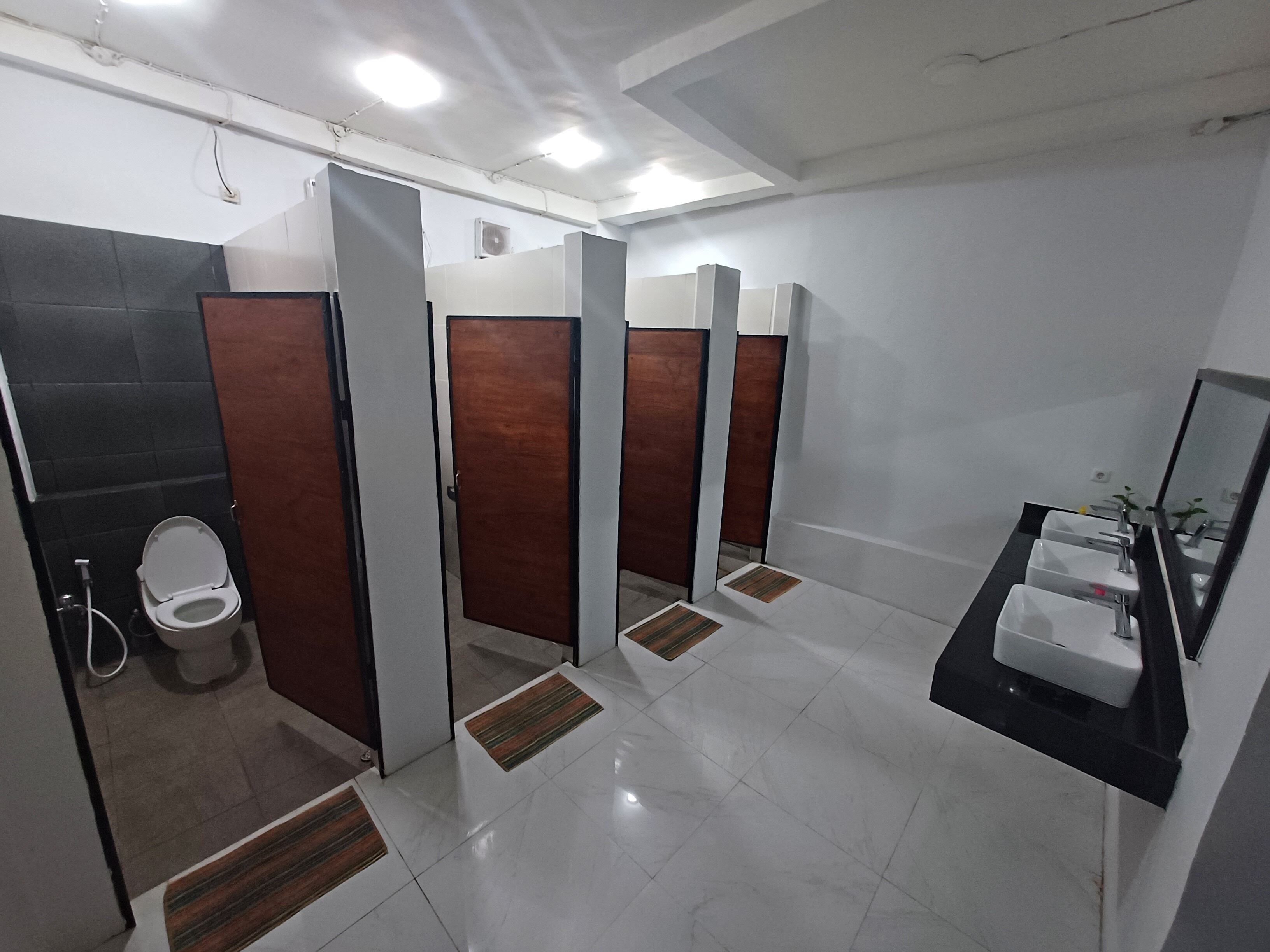 Photo - Komodo Indah Hotel and Hostel