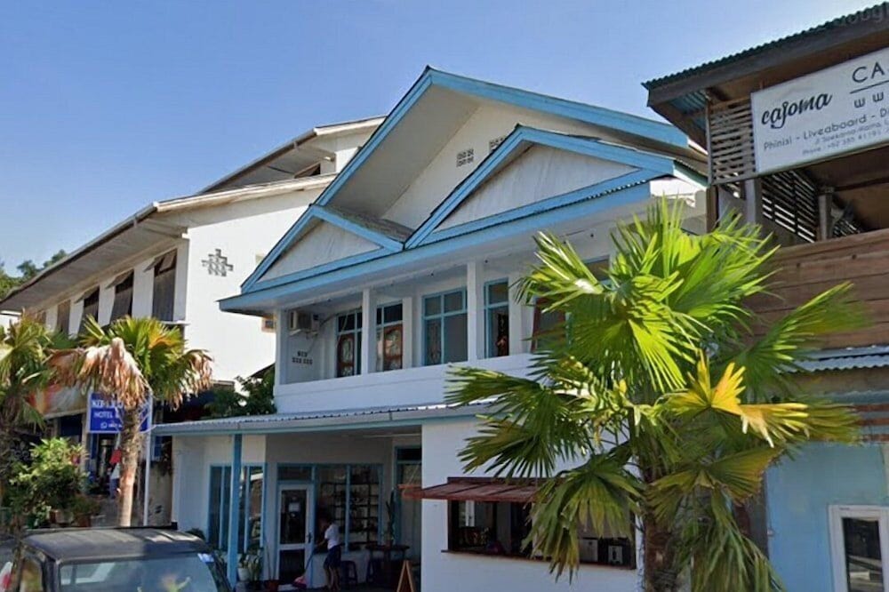 Komodo Indah Hotel