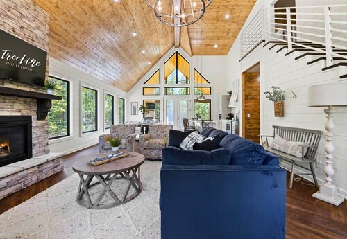 Private Heated & Chilled Pool | Foosball | Hot Tub