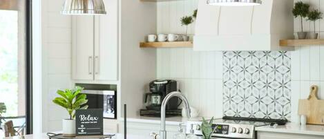 Coffee/tea maker, fridge, microwave, oven