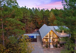 Exterior - Private Heated & Chilled Pool | Foosball | Hot Tub (Broken Bow)