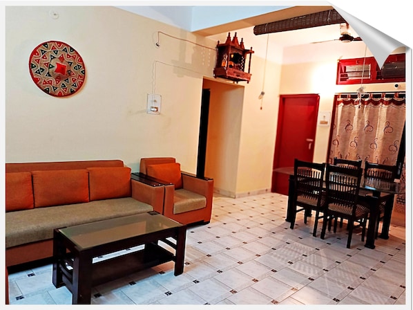 TV - KL Villa - A Cozy Homestay to give a home like feeling (Guwahati)