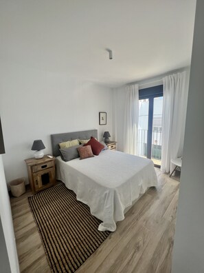 2 slaapkamers, een strijkplank/strijkijzer, wifi, beddengoed