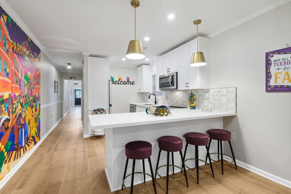 Private kitchen - Newly renovated 2bedrooms with 1 Bonus room and 2 bathrooms in MidCity (New Orleans)