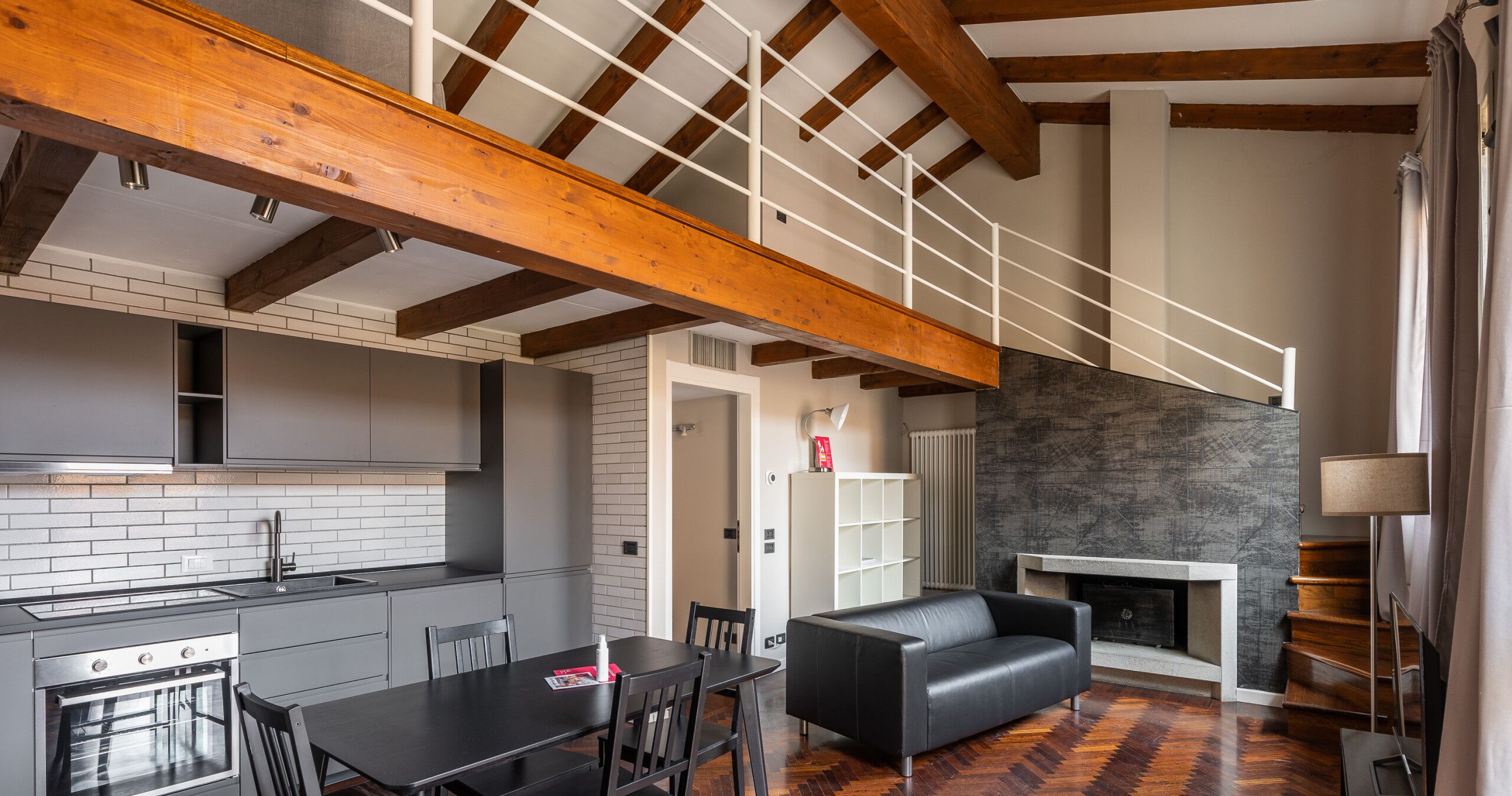 Wooden design apartment by Wonderful Italy