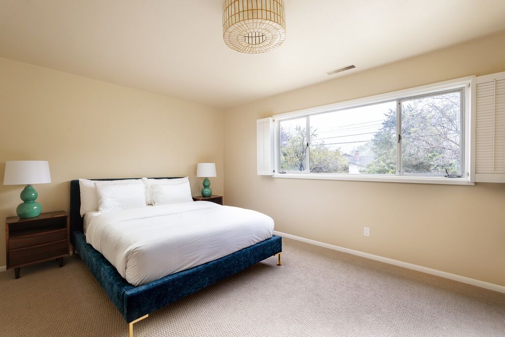 Sycamore Place - Carmel Home - Beach, Shops, Restaurants, Big Sur (plus pool table and hot tub!)