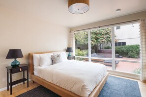 3 habitaciones, tabla de planchar con plancha, internet y ropa de cama 