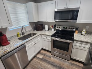 Fridge, microwave, stovetop, dishwasher