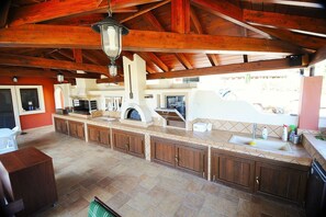 Private kitchen - Villa Beyond Paradise (Διάπορος Χαλκιδικής)