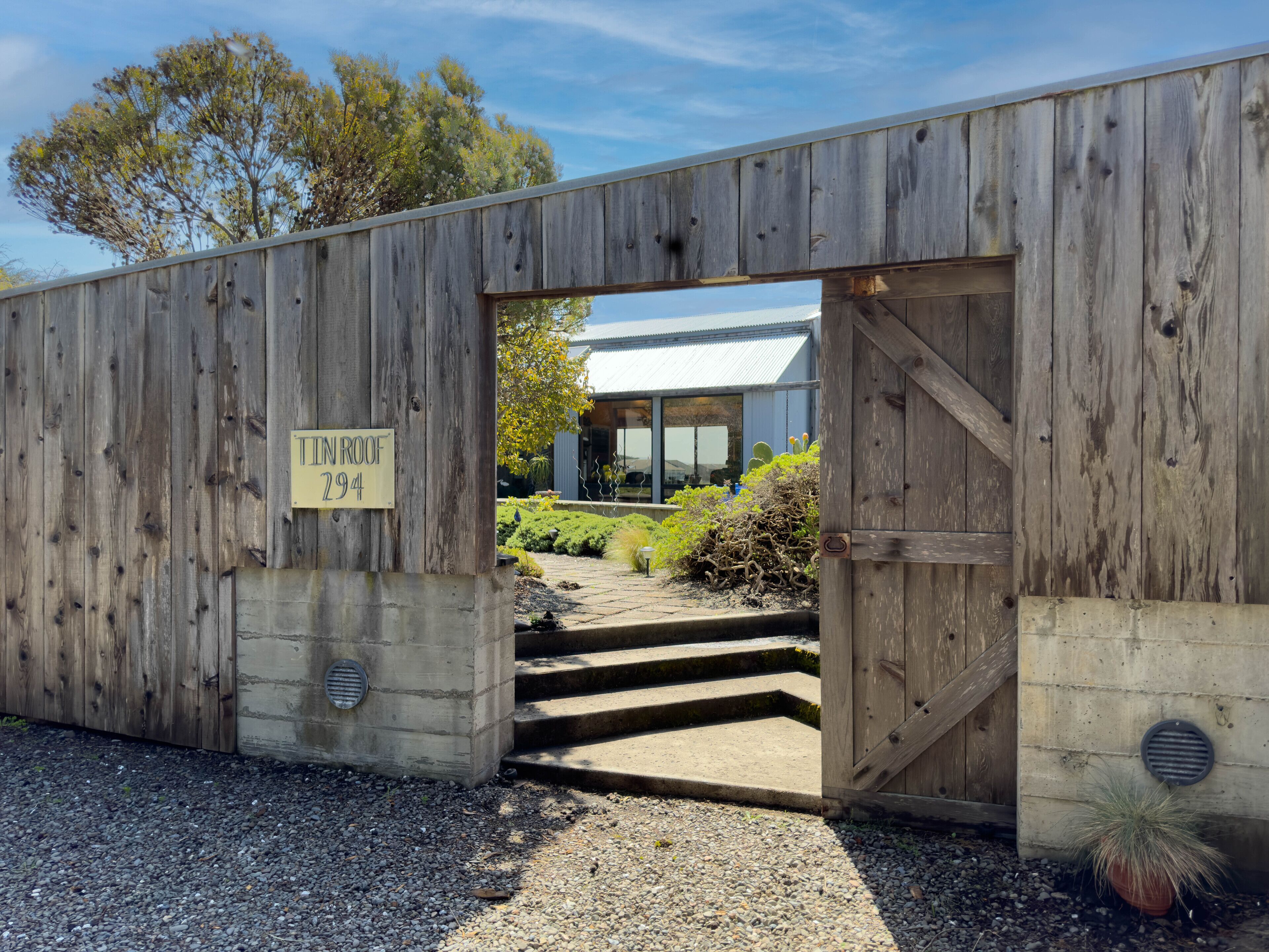 Located near Shell Beach and tidepools. Award-winning Obie Bowman design.