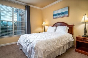 3 bedrooms, iron/ironing board, WiFi, bed sheets - Vacation Fun Spot! Top Floor! Perfect for families and golfers! (Davenport)