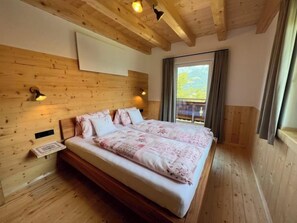 3 bedrooms, iron/ironing board, WiFi