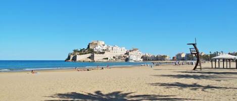 Una spiaggia nelle vicinanze