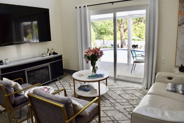 Téléviseur, foyer, chaîne audio