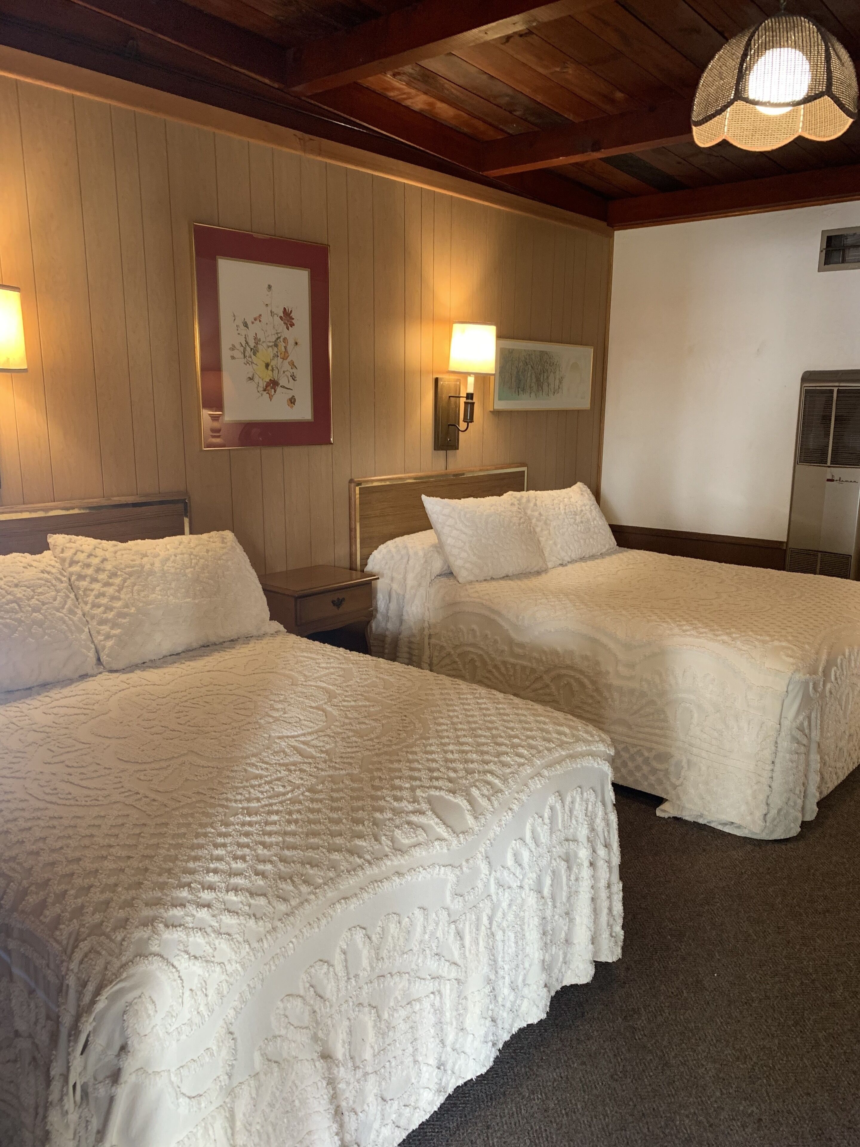 Lodge & Motel Rooms - Double Bed