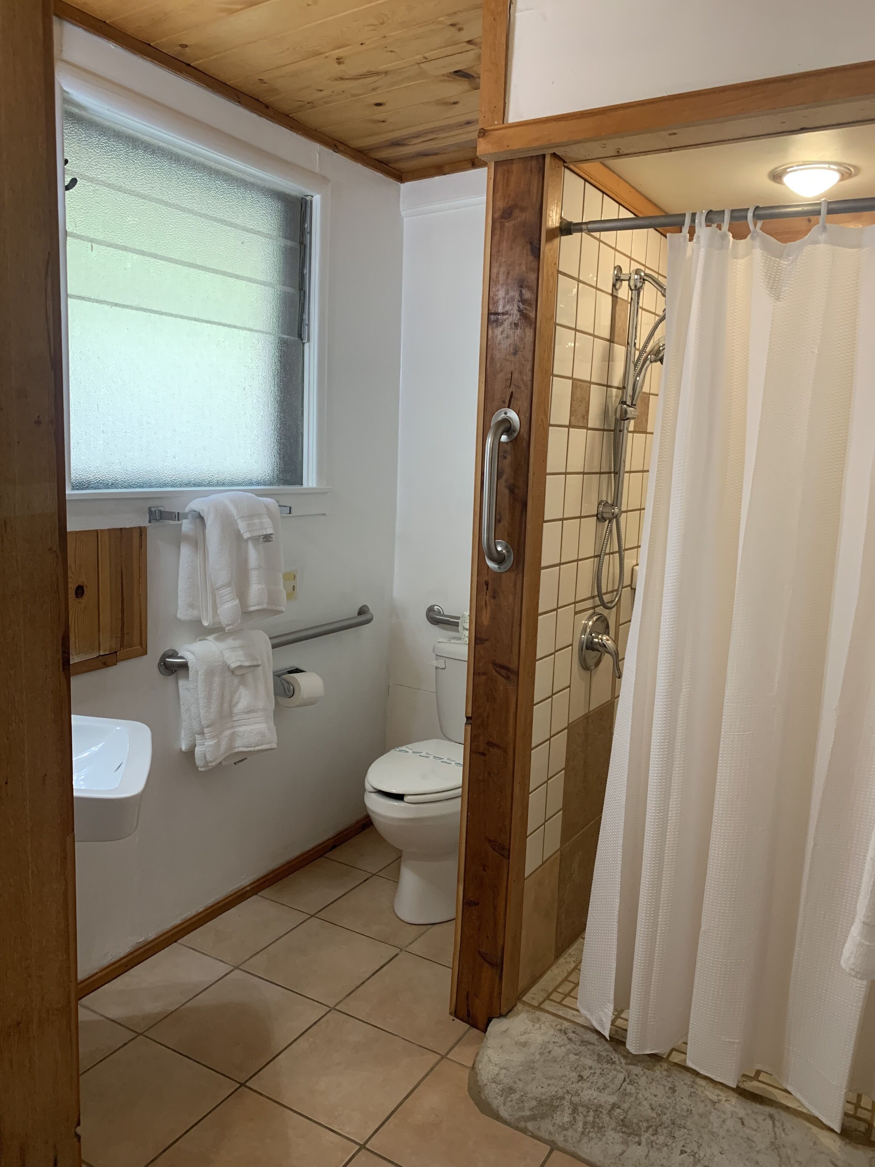 Lodge & Motel Rooms - Double Bed