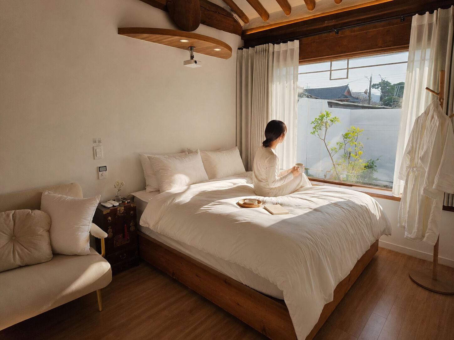 Basic Room, Hot Tub | Egyptian cotton sheets, premium bedding, down comforters, pillowtop beds