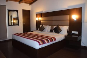 Soundproofing, free WiFi, bed sheets