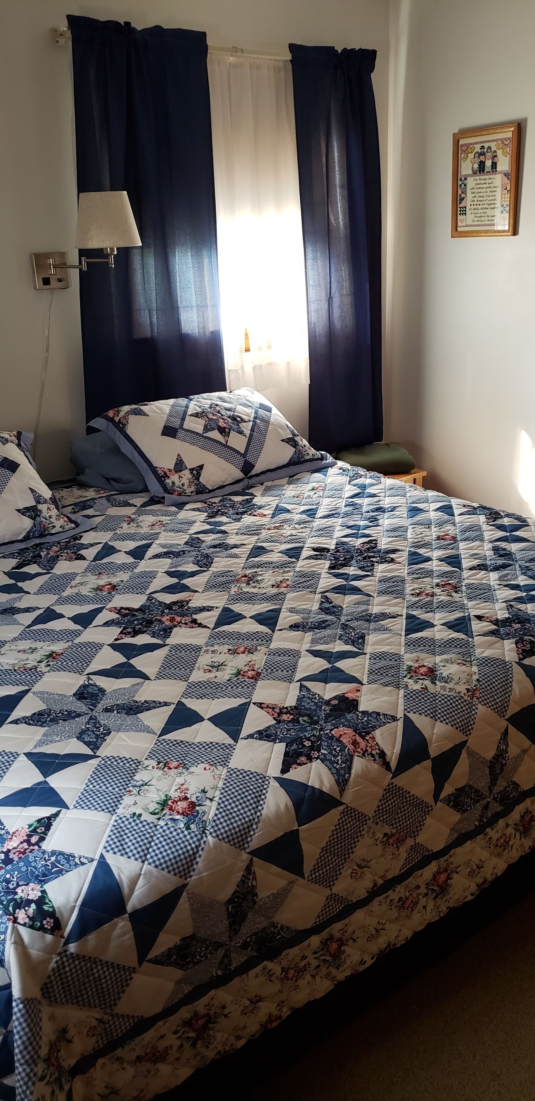 D&J Vacation Home  3 bdrm/1bath  Centrally Located  with Wi-Fi