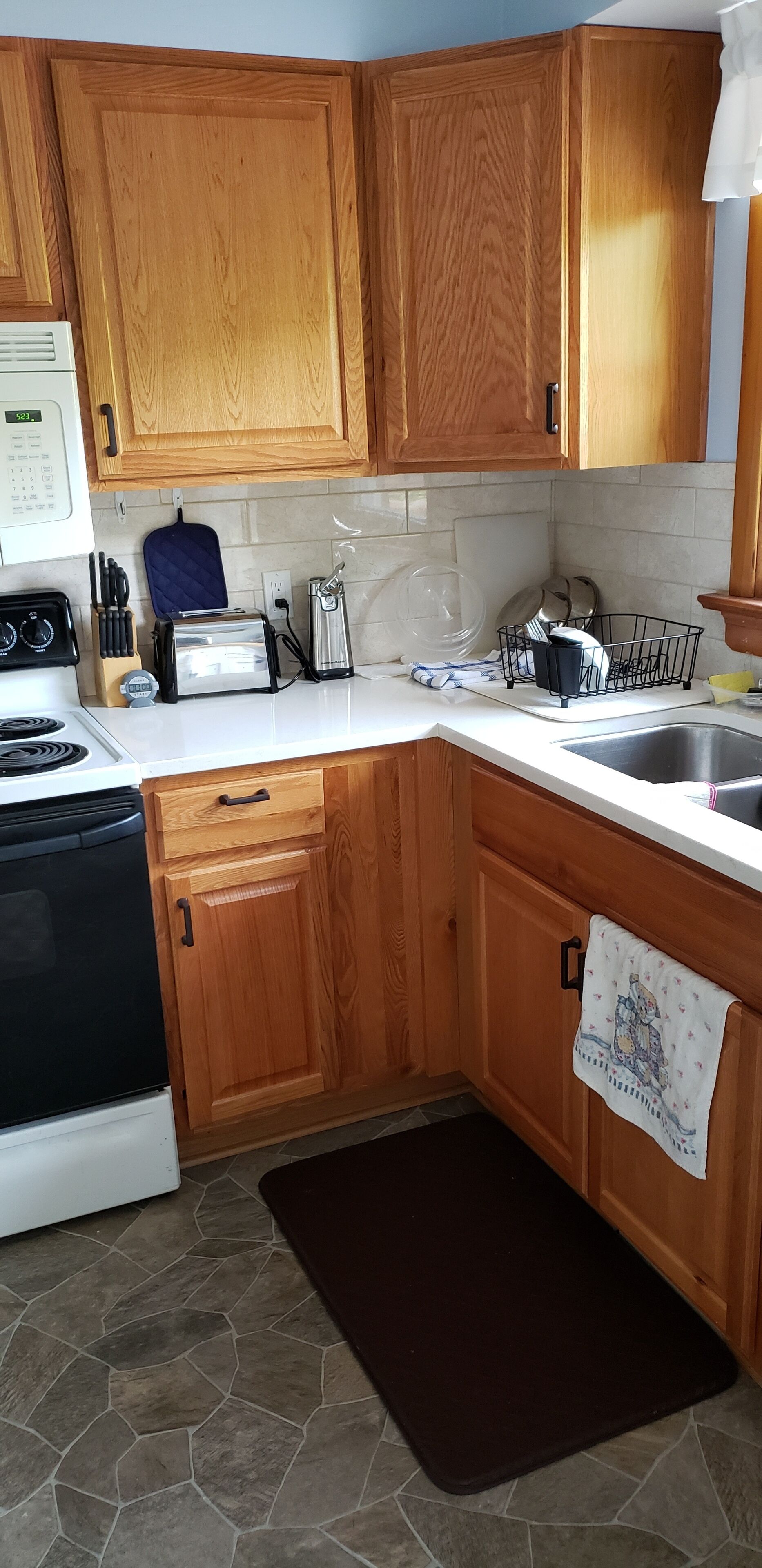 D&J Vacation Home  3 bdrm/1bath  Centrally Located  with Wi-Fi