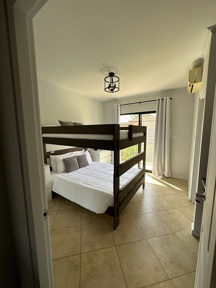 Aruba One Happy Island House minutes from the beach, your home away