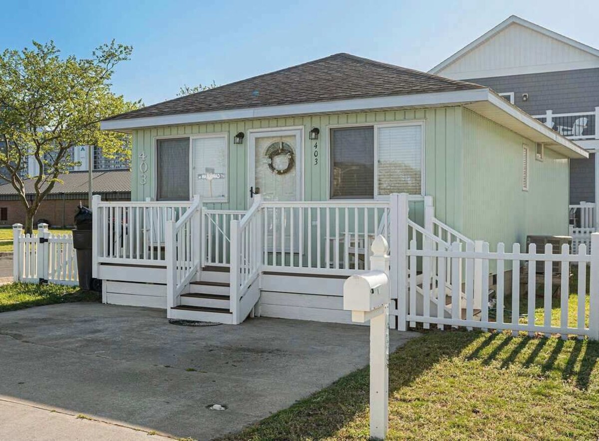 403 Carribbean | 2BR 1BA Bayside Beach Bungalow