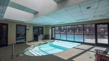 【Indoor Pool】Heated indoor pool for a soak when it's snowing
Listed with @BookTraverse