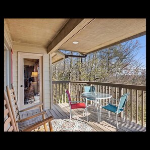 Outdoor dining - Great Vacation Home For Couples (Gatlinburg)