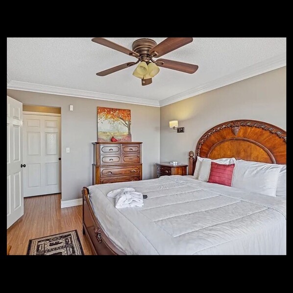 2 bedrooms, bed sheets - Great Vacation Home For Couples (Gatlinburg)