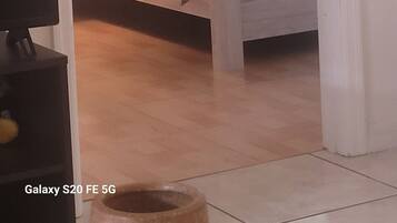 3 habitaciones, tabla de planchar con plancha y wifi gratis