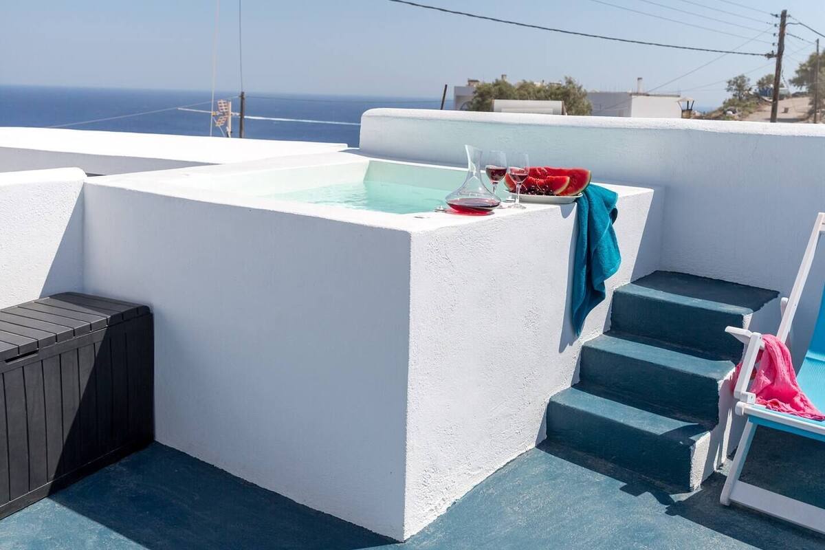 Superior-svíta - nuddbaðker - sjávarsýn | Útsýni úr herberginu